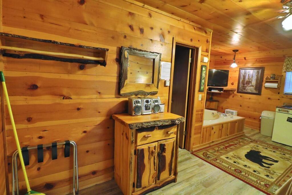 Alpine Mountain Sweetheart Cabin Jacuzzi #8 Helen Bagian luar foto