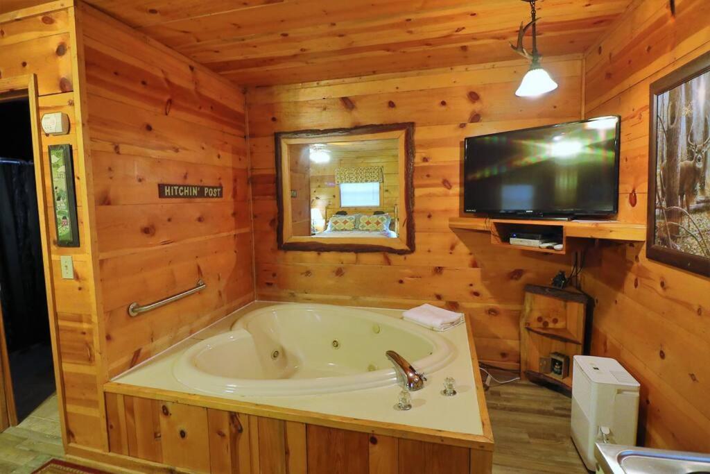 Alpine Mountain Sweetheart Cabin Jacuzzi #8 Helen Bagian luar foto