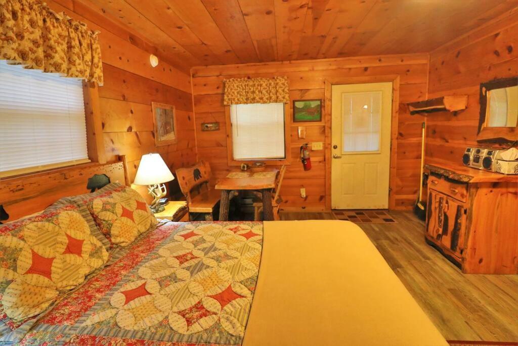 Alpine Mountain Sweetheart Cabin Jacuzzi #8 Helen Bagian luar foto