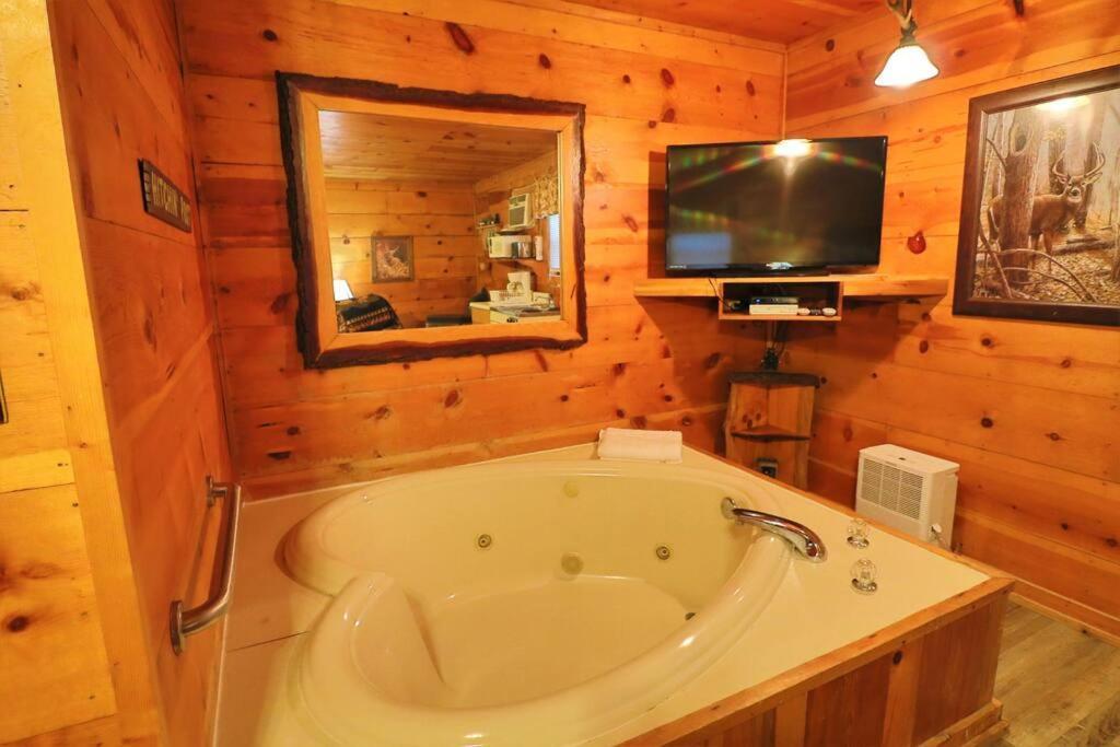 Alpine Mountain Sweetheart Cabin Jacuzzi #8 Helen Bagian luar foto